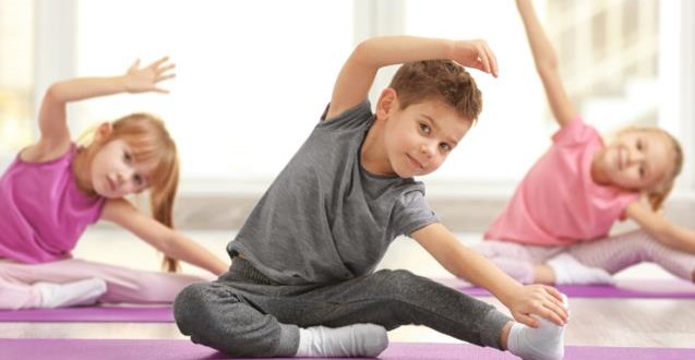 Yoga per la famiglia (adulti e bambini “giochiamo con lo yoga”)